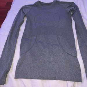 lululemon gray long sleeve size 6